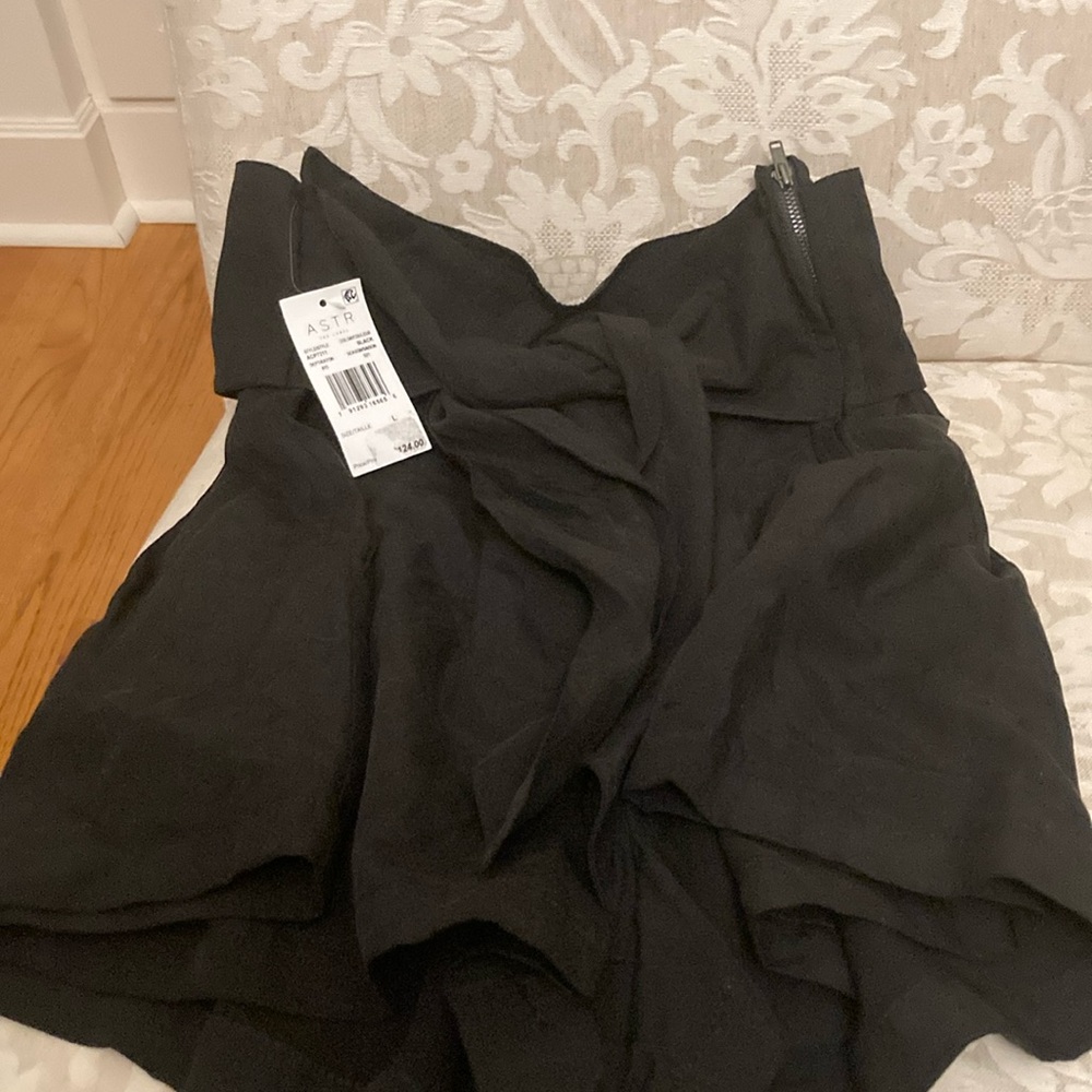 Astr NWT Paper Bag Waist Shorts Rayon